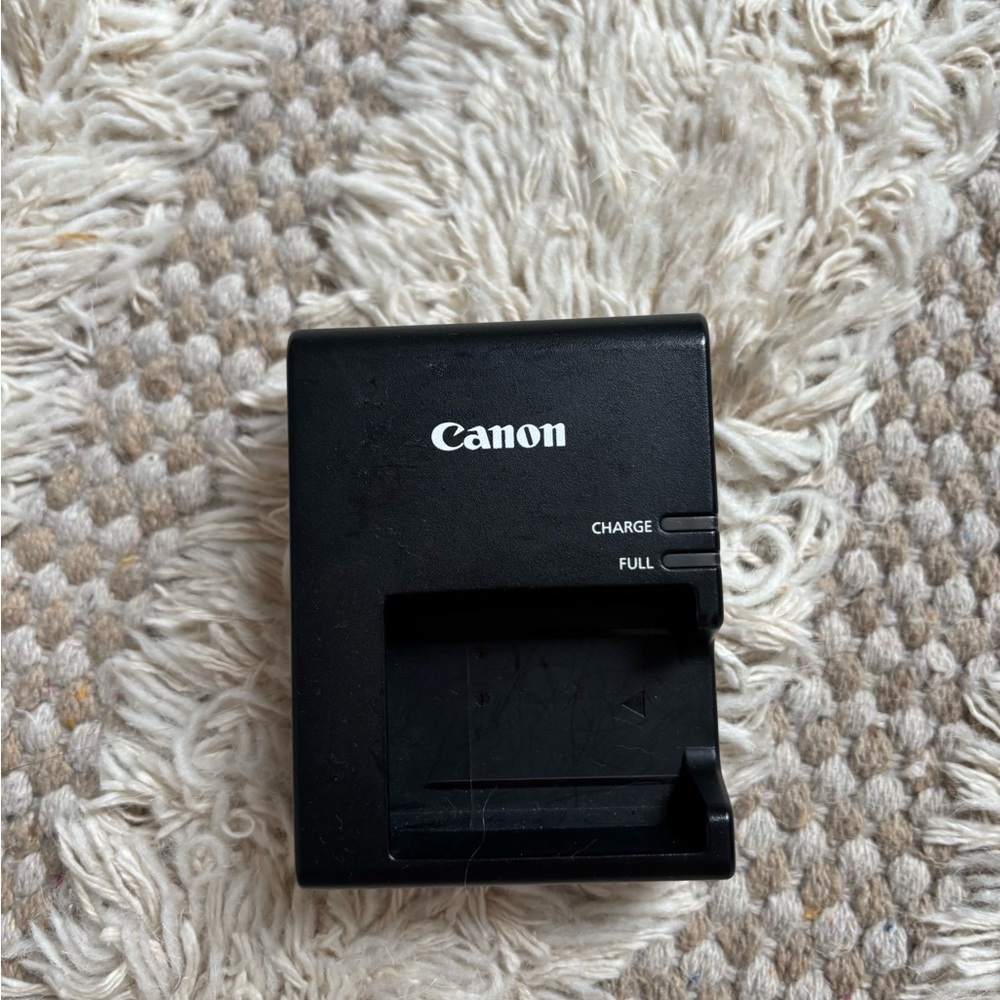 Canon LC-E17 Charger for LP-E17 Battery